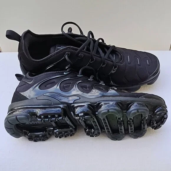 Size 13 - Nike Vapormax Plus - Triple Black Dark Gray - Picture 5 of 7